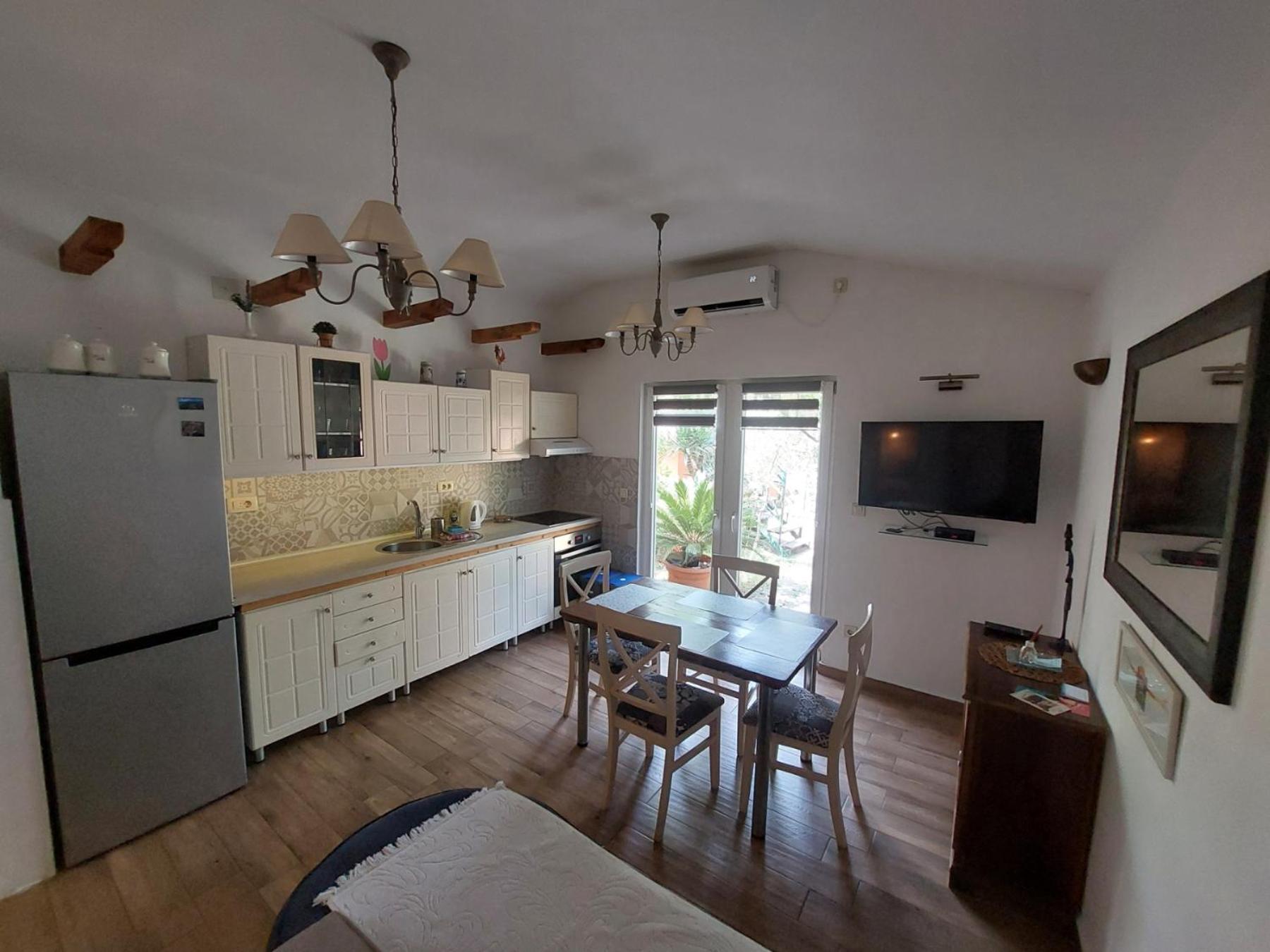 Garden Apartmant Near Sea Kotor Exterior photo